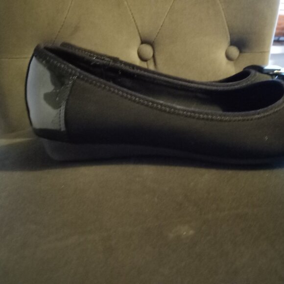 Anne Klein patent leather flats style shoe size 9 - Picture 3 of 6